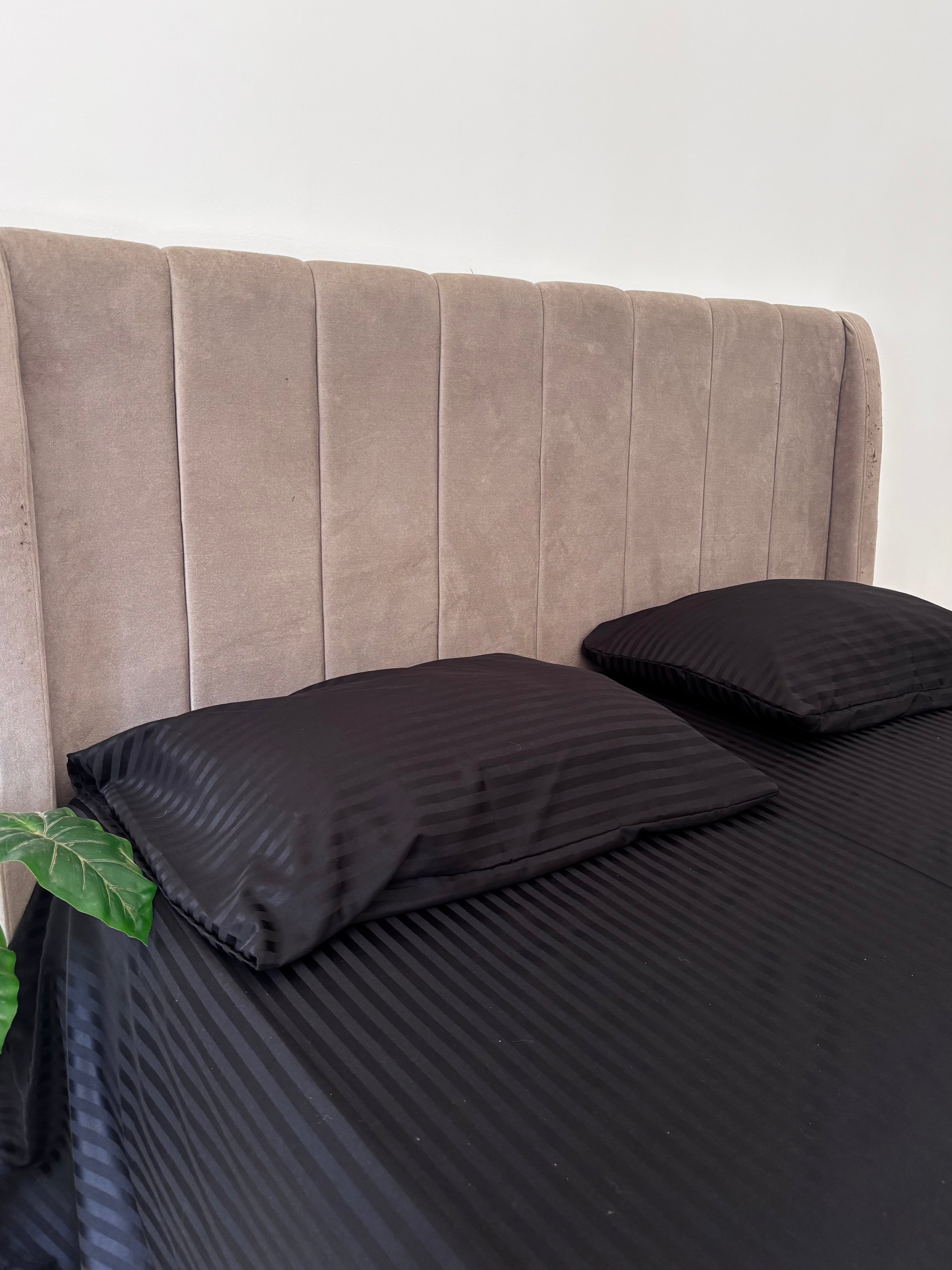 Black stripe sheet set